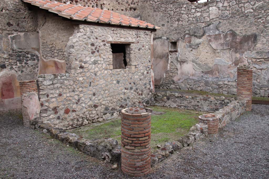 IX.1.12 Pompeii. October 2020. Looking south across peristyle area. Photo courtesy of Klaus Heese.