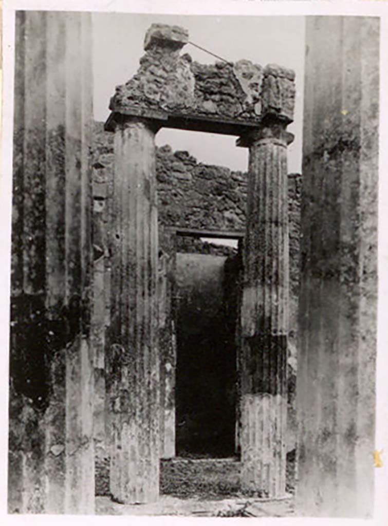 IX.1.20 Pompeii. Pre-1943. Photo by Tatiana Warscher.
Room 2, atrium, looking east across atrium towards doorway to (our) room 5, Warscher wrote that “only a small part of the epistyle remained.” 
See Warscher, T. Codex Topographicus Pompeianus, IX.1. (1943), Swedish Institute, Rome. (no.81), p. 151.