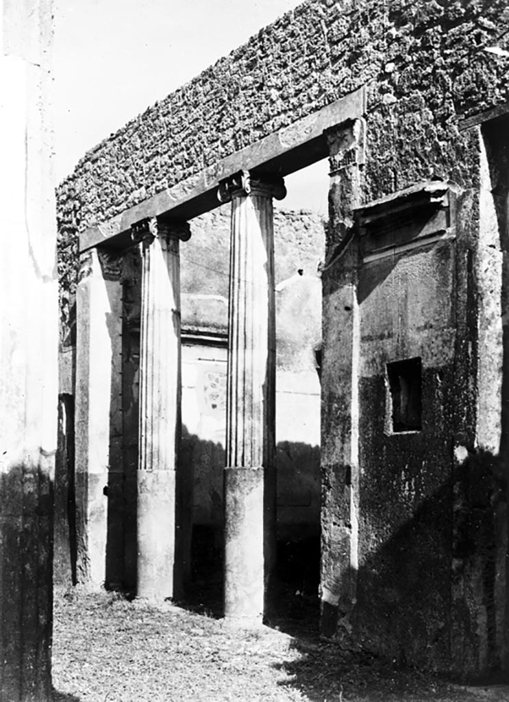 IX.1.20 Pompeii. W.336. Room 2, looking north-east towards ala on east side of atrium. 
Photo by Tatiana Warscher. Photo © Deutsches Archäologisches Institut, Abteilung Rom, Arkiv.