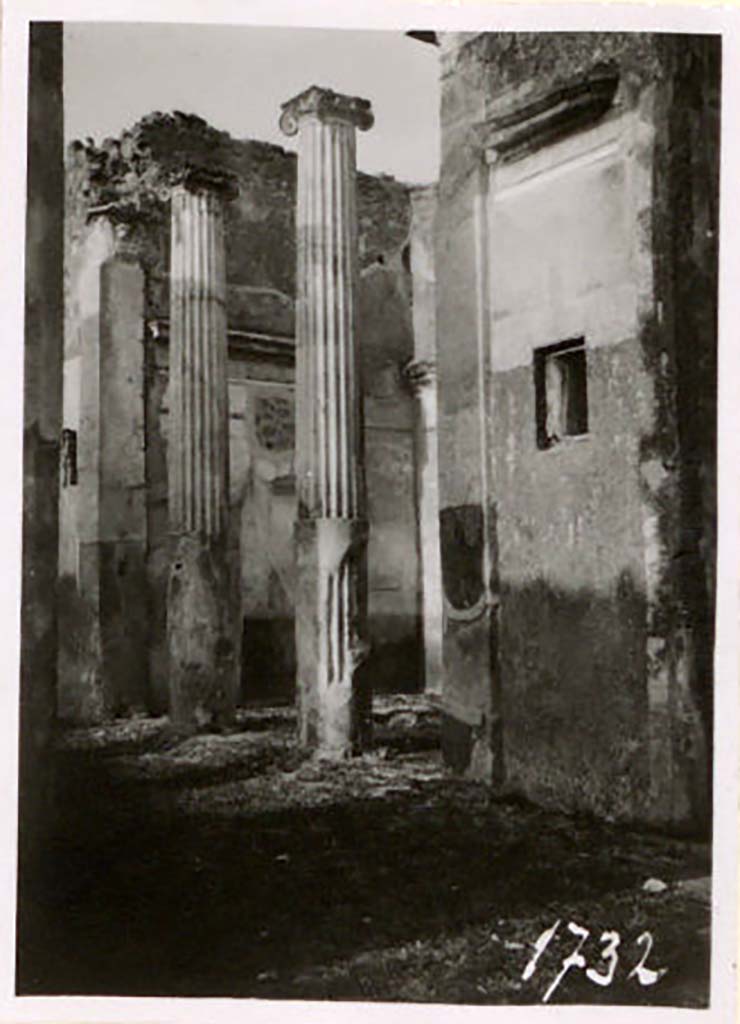 IX.1.20 Pompeii. 1927? Room 2, atrium, ala on east side. Photo by Tatiana Warscher.
According to Warscher- “This photo was taken in the period (if I am not mistaken in 1927), when the modern trabeation was missing. 
In the time of Overbeck-Mau the first reconstruction of the trabeation existed (see Overbeck-Mau, p.299).
See Warscher, T. Codex Topographicus Pompeianus, IX.1. (1943), Swedish Institute, Rome. (no.85), p. 156.