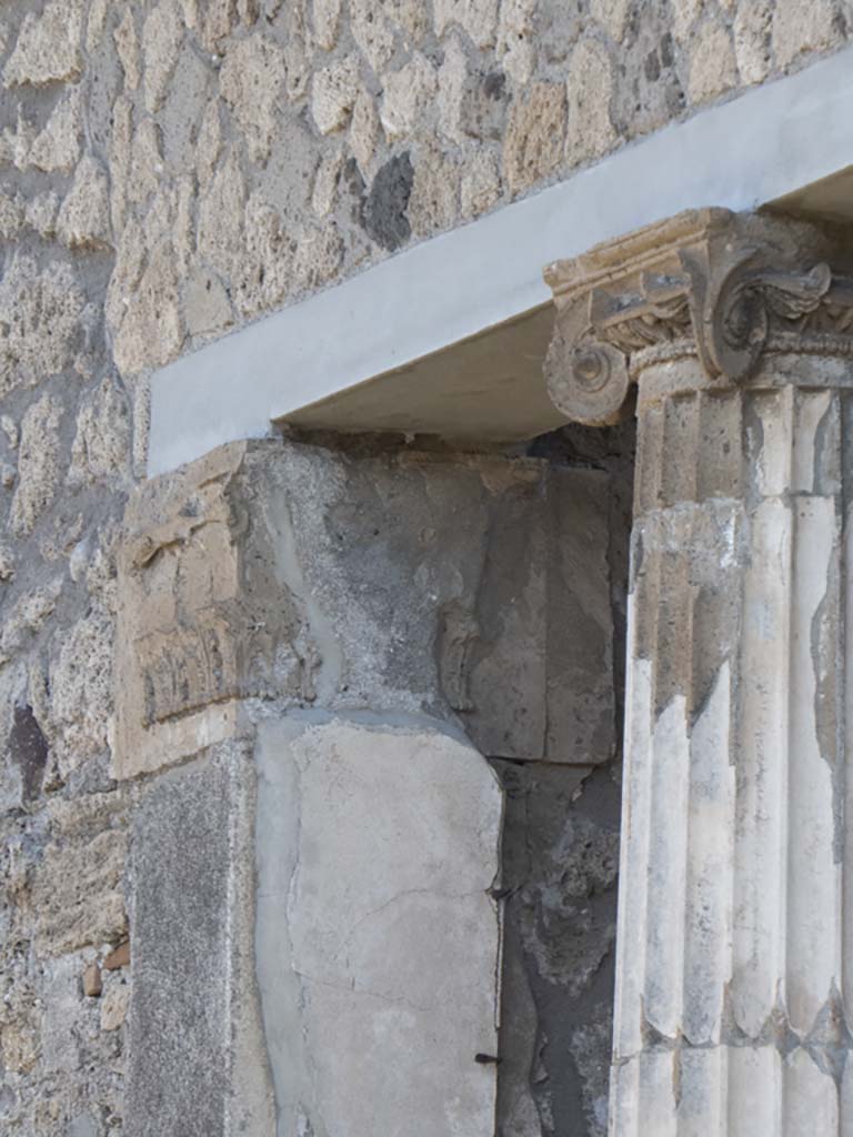 IX.1.20 Pompeii. September 2017. Looking north to capitals at north end of east ala 6. 
Foto Annette Haug, ERC Grant 681269 DÉCOR