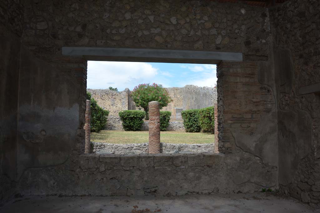 IX.1.20 Pompeii. September 2019. Tablinum 10, looking towards north wall with window overlooking garden. 
Foto Annette Haug, ERC Grant 681269 DÉCOR
