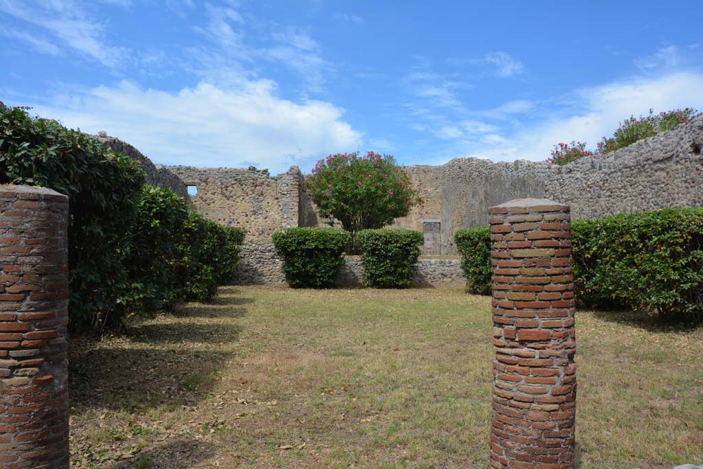 IX.1.20 Pompeii. September 2019. Room 12, looking north to rear of garden and doorway at IX.1.30.  
Foto Annette Haug, ERC Grant 681269 DÉCOR