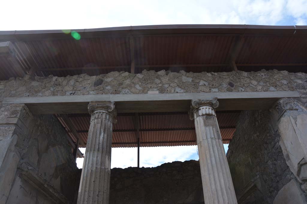 IX.1.20 Pompeii. September 2019. West ala 18, capitals on upper columns. 
Foto Annette Haug, ERC Grant 681269 DÉCOR