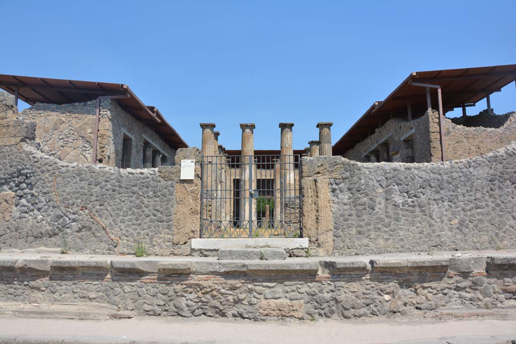 IX.1.20 Pompeii. July 2017. Looking north towards entrance doorway.  
Foto Annette Haug, ERC Grant 681269 DÉCOR