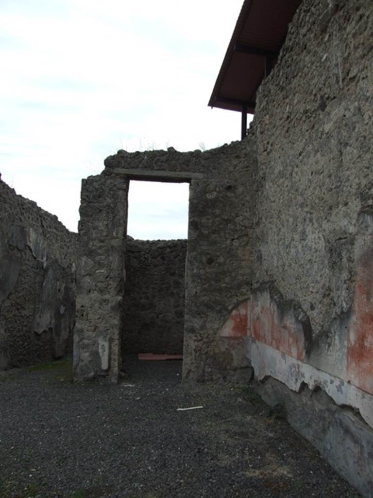 IX.1.22 Pompeii. December 2007.  Doorway to room 9, on west side of main entrance corridor.