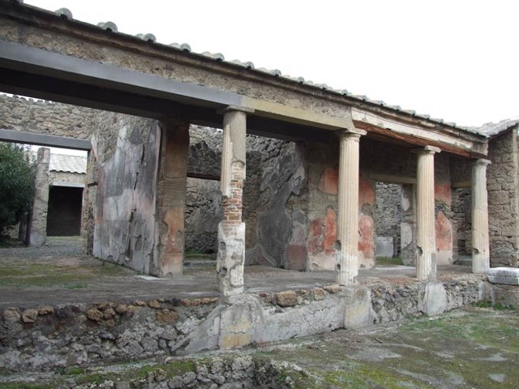 IX.1.22 Pompeii. December 2007. Room 14, north side of first peristyle.