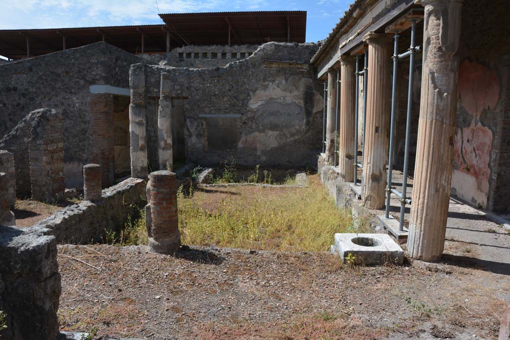 IX.1.22 Pompeii. September 2019. Room 14, looking west from east portico towards first peristyle.  
Foto Annette Haug, ERC Grant 681269 DÉCOR