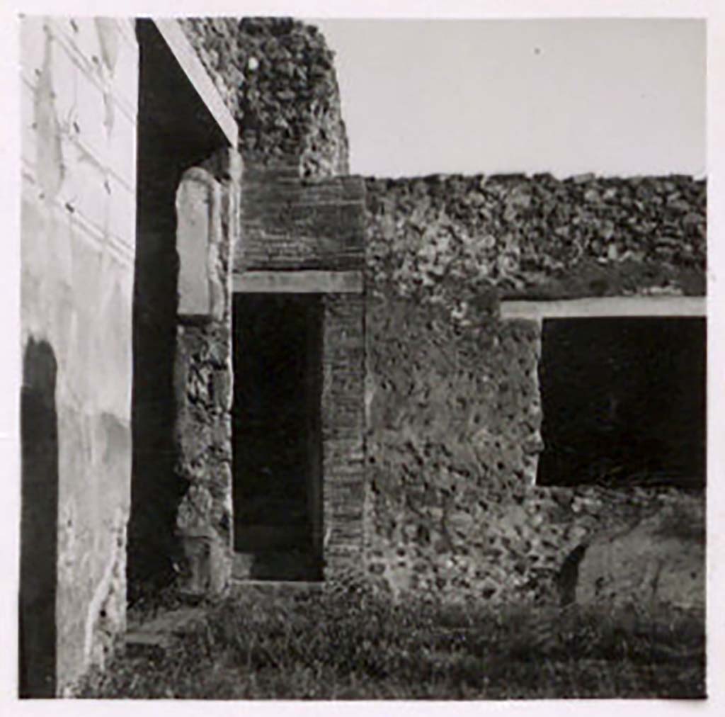 IX.1.22 Pompeii. Pre-1943. Photo by Tatiana Warscher.
North-east corner of second peristyle, with steps to upper floor, and window of room 28. 
See Warscher, T. Codex Topographicus Pompeianus, IX.1. (1943), Swedish Institute, Rome. (no.157), p. 274.