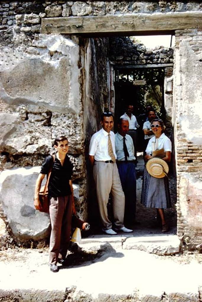 IX.1.26 Pompeii. 1961. Wilhelmina and friends in entrance corridor.  Photo by Stanley A. Jashemski.
Source: The Wilhelmina and Stanley A. Jashemski archive in the University of Maryland Library, Special Collections (See collection page) and made available under the Creative Commons Attribution-Non Commercial License v.4. See Licence and use details.
J61f0867
