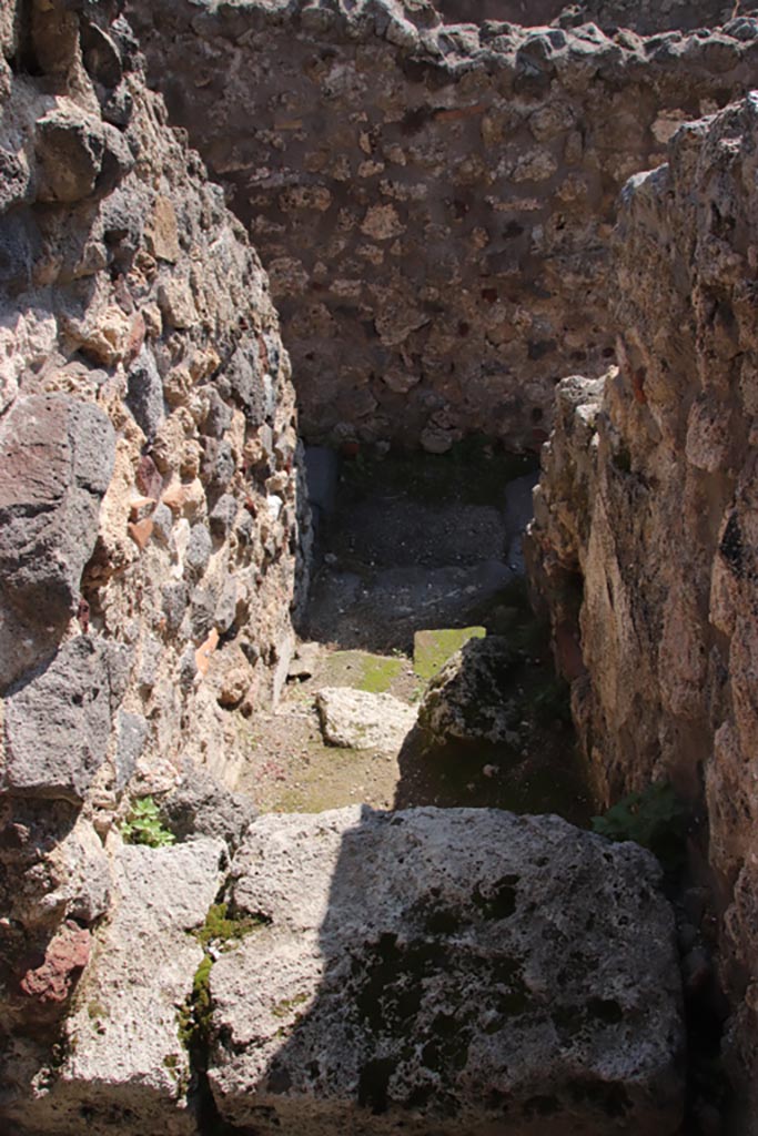 IX.1.34 Pompeii. October 2022. 
Stairs to upper floor that would have been above the latrine in IX.1.1. Photo courtesy of Klaus Heese