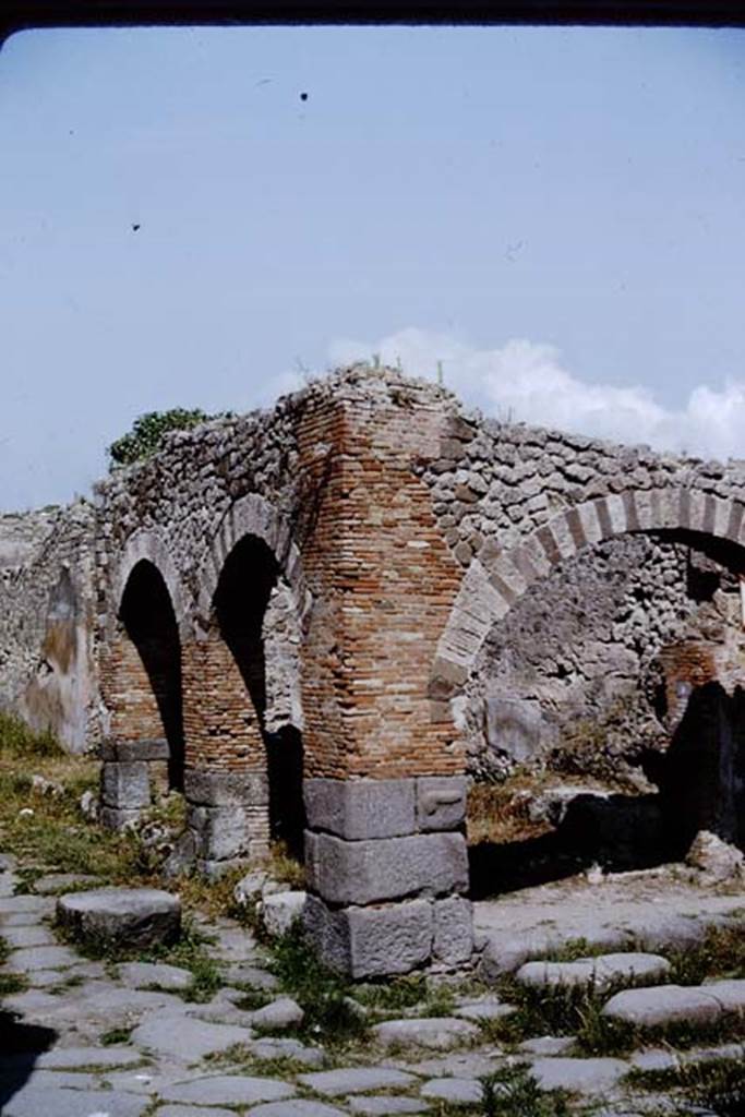 IX.2.1 Pompeii. 1964. Looking towards corner arcade pillar, with carved phallus on lavastone.  Photo by Stanley A. Jashemski.
Source: The Wilhelmina and Stanley A. Jashemski archive in the University of Maryland Library, Special Collections (See collection page) and made available under the Creative Commons Attribution-Non Commercial License v.4. See Licence and use details.
J64f1311