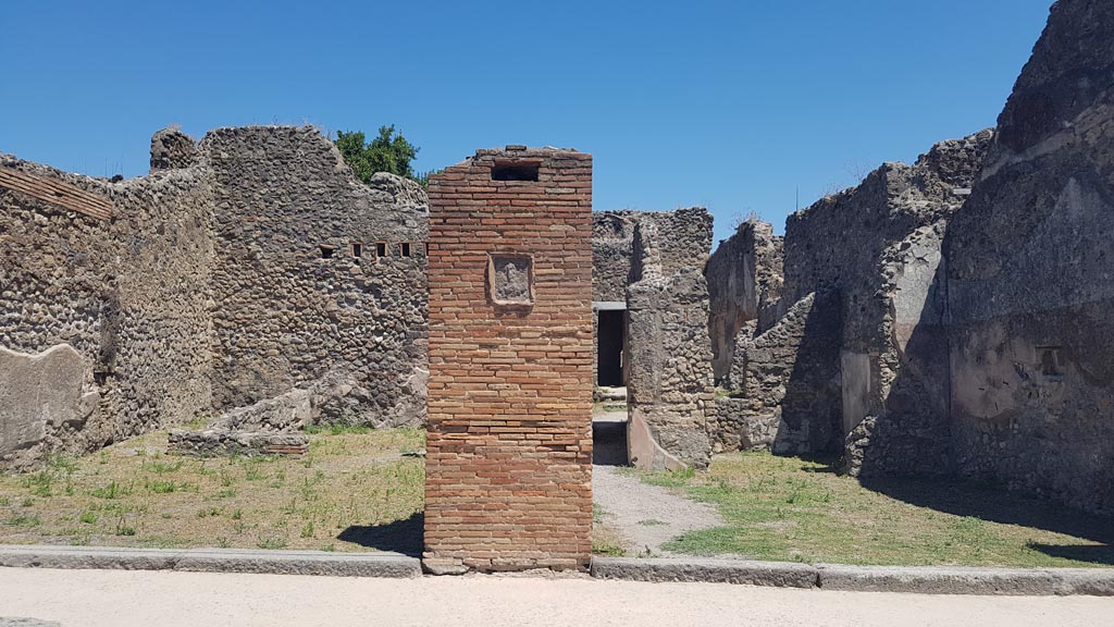 IX.2.6 Pompeii, on left. August 2023. 
Looking towards doorways on east side of Via Stabiana, with IX.2.7, on right. Photo courtesy of Maribel Velasco.