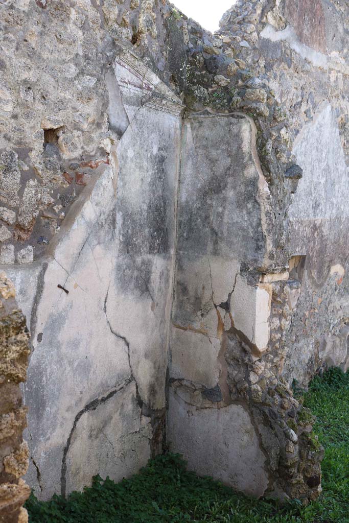 IX.2.7 Pompeii. December 2018. 
Room (b), looking to south-west corner, and along south wall with niche in shop-room.
Photo courtesy of Aude Durand.