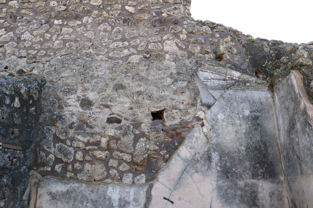 IX.2.7 Pompeii. December 2018. 
Room (b), looking towards south wall with remaining stucco cornice, in south-west corner. Photo courtesy of Aude Durand.