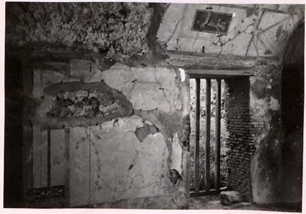 IX.2.10. Pompeii. Pre-1943. Photo by Tatiana Warscher. South wall at west end, with doorway linking to rooms of IX.2.14.
According to Warscher - 
“this is a photo of the north wall with opening, which gave into room “k”. 
Above the window is a part of the decoration of the vault with a representation of a sea-horse. 
On the wall we see the remains of the decoration, which corresponds to that of the north wall.”
However, we think this is the south wall, each of the four corners of the vault appeared to have been painted identically.
See Warscher, T. Codex Topographicus Pompeianus, IX.2. (1943), Swedish Institute, Rome. (no.33.), p. 71.