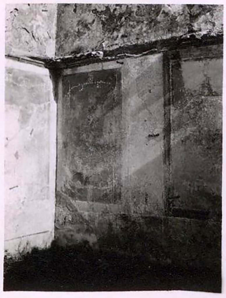 IX.2.10 Pompeii. Pre-1943. South-east corner of cubiculum. 
In the centre of the red side panel of the south wall would have been a painting of Psyche and a Cupid. 
Photo by Tatiana Warscher.
See Warscher, T. Codex Topographicus Pompeianus, IX.2. (1943), Swedish Institute, Rome. (no.34.), p. 74.