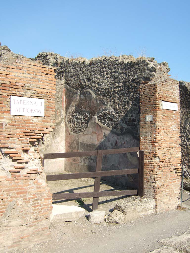 IX.2.12 Pompeii. September 2005. Entrance.