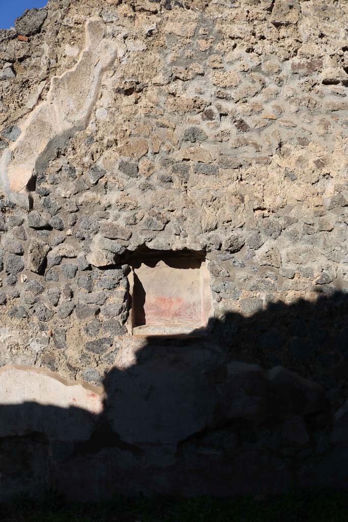 IX.2.12 Pompeii. December 2018. 
Looking towards north wall with square niche. Photo courtesy of Aude Durand.