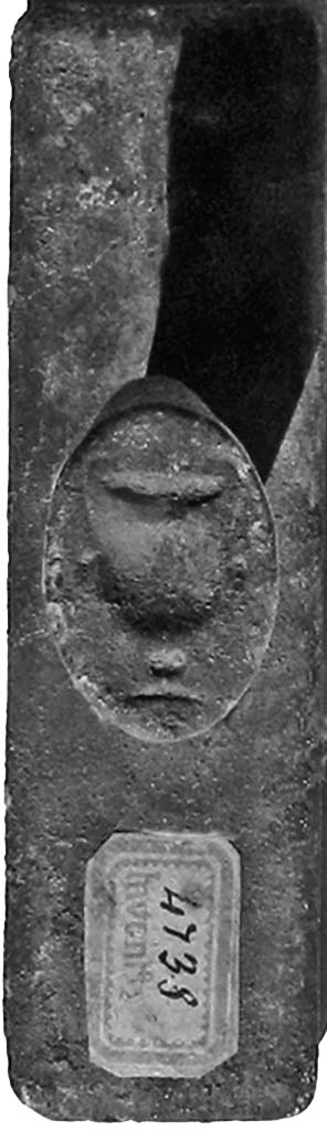 IX.2.16 Pompeii. 4th March 1869. 
Urn symbol on handle of seal attributed to Tito Decio (?) Panthera, found in the atrium.
Now in Naples Archaeological Museum. Inventory number 4738.