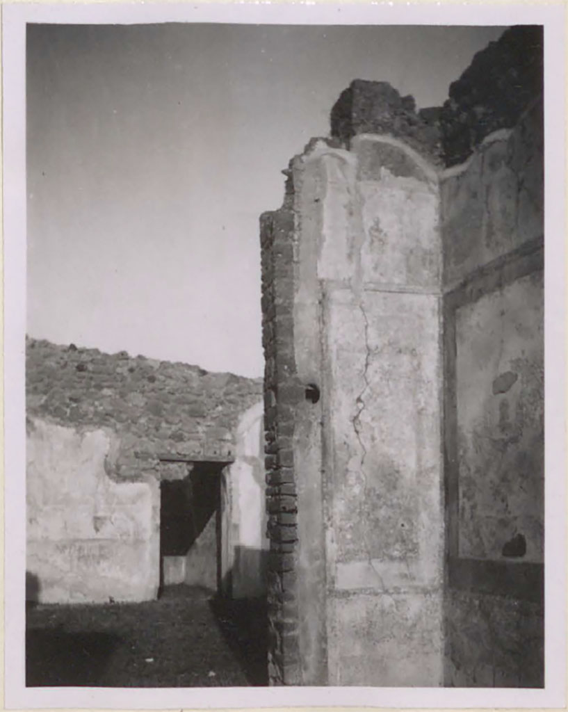 IX.2.16 Pompeii. Pre-1943. Looking towards south-east corner of tablinum, on right, and across atrium towards room in east wall.  
See Warscher, T. 1942. Catalogo illustrato degli affreschi del Museo Nazionale di Napoli. Sala LXXXII. Vol.4. Rome, Swedish Institute.