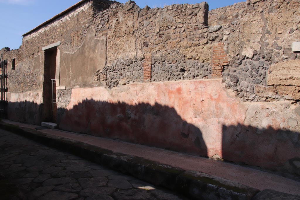 IX.2.16 Pompeii. October 2022. 
Looking west along north side of Vicolo di Balbo towards entrance doorway. Photo courtesy of Klaus Heese