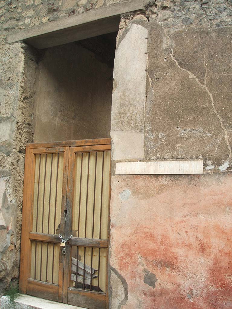 IX.2.16 Pompeii. May 2005. Entrance on Vicolo di Balbo.