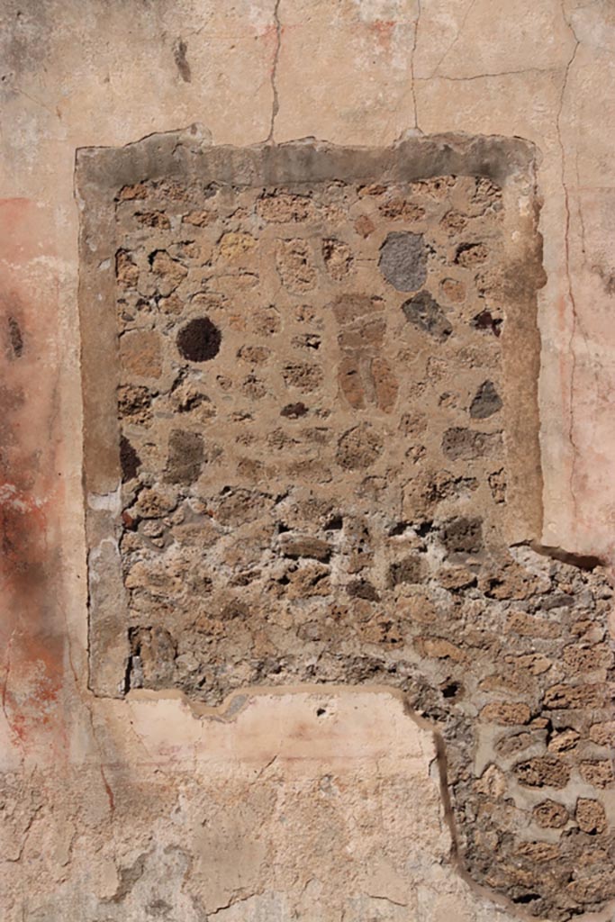 IX.2.16 Pompeii. October 2022. 
North wall of atrium, site of painting of Bellerophon before Proetus. Photo courtesy of Klaus Heese