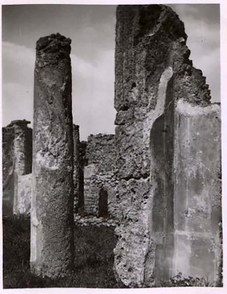 IX.2.17 Pompeii. Pre-1943. Photo by Tatiana Warscher.
Room 8, painted wall decoration in north-west corner of triclinium, looking across east portico of room 9, garden area.
See Warscher, T. Codex Topographicus Pompeianus, IX.2. (1943), Swedish Institute, Rome. (no.91.), p. 172.