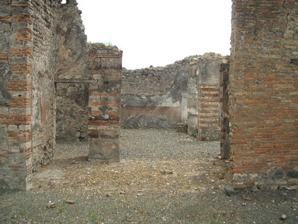 IX.2.21 Pompeii. May 2005. Room 6, tablinum. According to Bragantini, this room would have had a threshold of cocciopesto with decoration delineated with white tesserae. The floor would have been of cocciopesto with successive rows of irregular polychrome marble tiles.
See Bragantini, de Vos, Badoni, 1986. Pitture e Pavimenti di Pompei, Parte 3. Rome: ICCD. (p.423, tablino ‘g’)