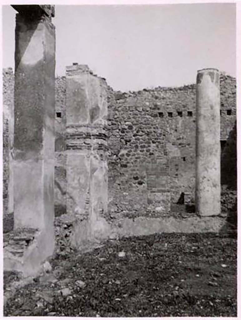 IX.2.21 Pompeii. Pre-1943. 
Looking towards north-east corner of pseudo-peristyle, and the east portico. Photo by Tatiana Warscher.
See Warscher, T. Codex Topographicus Pompeianus, IX.2. (1943), Swedish Institute, Rome. (no.117.), p. 197.