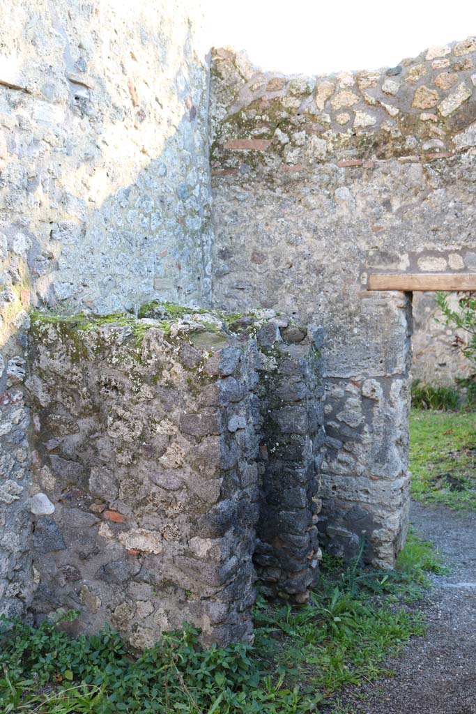 IX.2.24 Pompeii. December 2018. 
Looking south-east to mangers in corridor. Photo courtesy of Aude Durand.