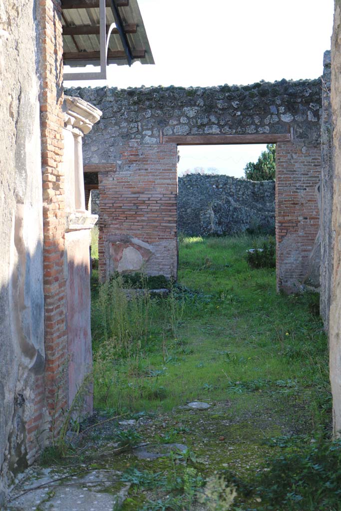 IX.2.26 Pompeii. December 2018. 
Looking south from entrance doorway. Photo courtesy of Aude Durand.
