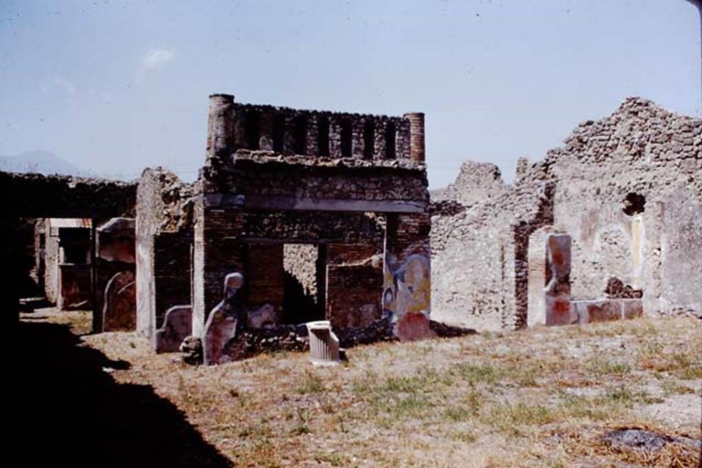 IX.2.26 Pompeii. 1966. Looking north from garden at rear,  towards atrium with lararium, on left. Photo by Stanley A. Jashemski.
Source: The Wilhelmina and Stanley A. Jashemski archive in the University of Maryland Library, Special Collections (See collection page) and made available under the Creative Commons Attribution-Non Commercial License v.4. See Licence and use details.
J66f1006