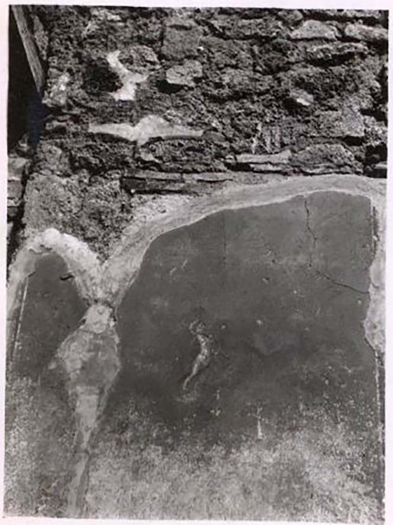 IX.2.27 Pompeii. Pre-1943. Photo by Tatiana Warscher.
On the yellow panel at the north end of the east wall, a flying cupid was seen. 
See Warscher, T. Codex Topographicus Pompeianus, IX.2. (1943), Swedish Institute, Rome. (no.145.), p. 268.