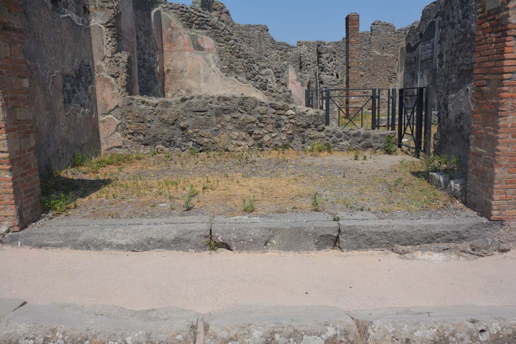 IX.3.1 Pompeii. July 2017. Looking east towards entrance from Via Stabiana.
Foto Annette Haug, ERC Grant 681269 DÉCOR.