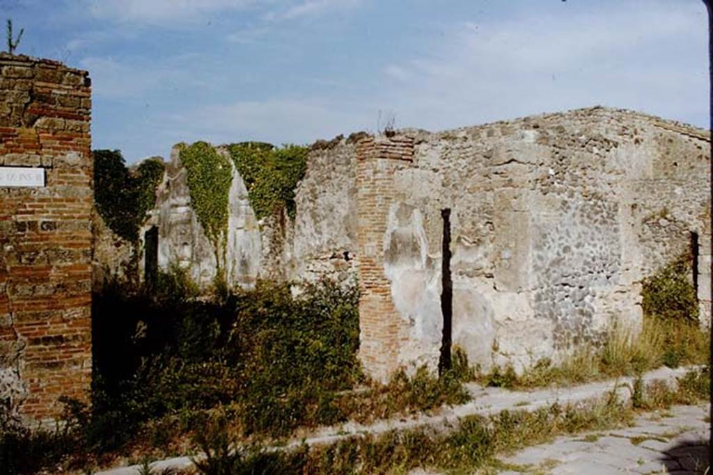 IX.3.1 Pompeii, on left. 1964. Looking south-east to entrance. In the centre is the doorway to IX.3.2, to whichit is joined. Photo by Stanley A. Jashemski.
Source: The Wilhelmina and Stanley A. Jashemski archive in the University of Maryland Library, Special Collections (See collection page) and made available under the Creative Commons Attribution-Non Commercial License v.4. See Licence and use details.
J64f1326