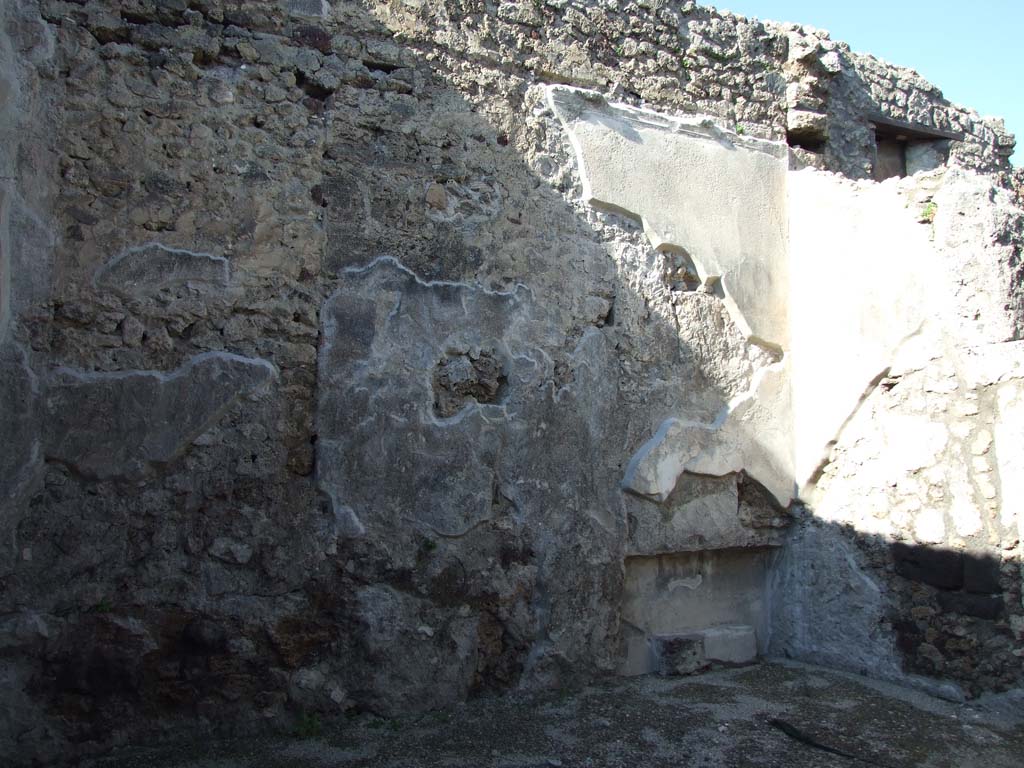IX.3.2 Pompeii. March 2009. North wall of triclinium on north side of garden area.
