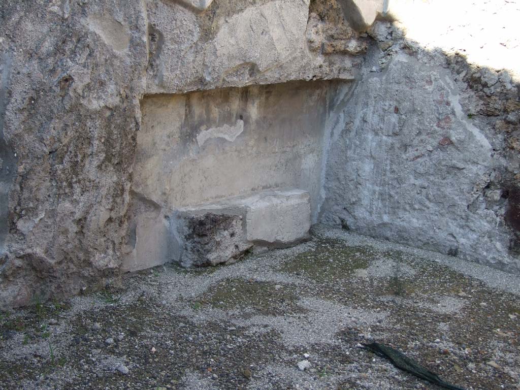 IX.3.2 Pompeii. March 2009. Recess in north wall of triclinium on north side of garden area.
