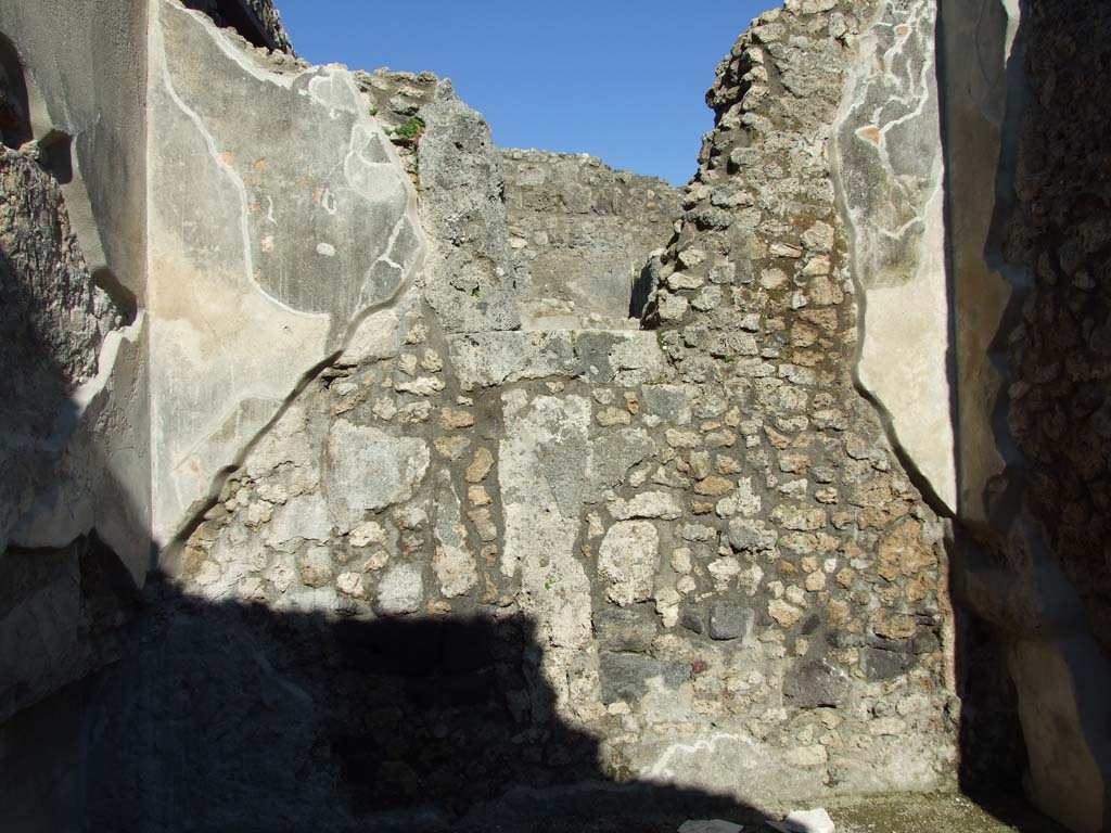 IX.3.2 Pompeii. March 2009. East wall of triclinium on north side of garden area.