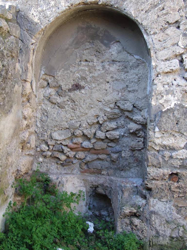 IX.3.2 Pompeii. March 2009. 
Niche on north wall of kitchen, latrine, cella penaria and well or fountain room.