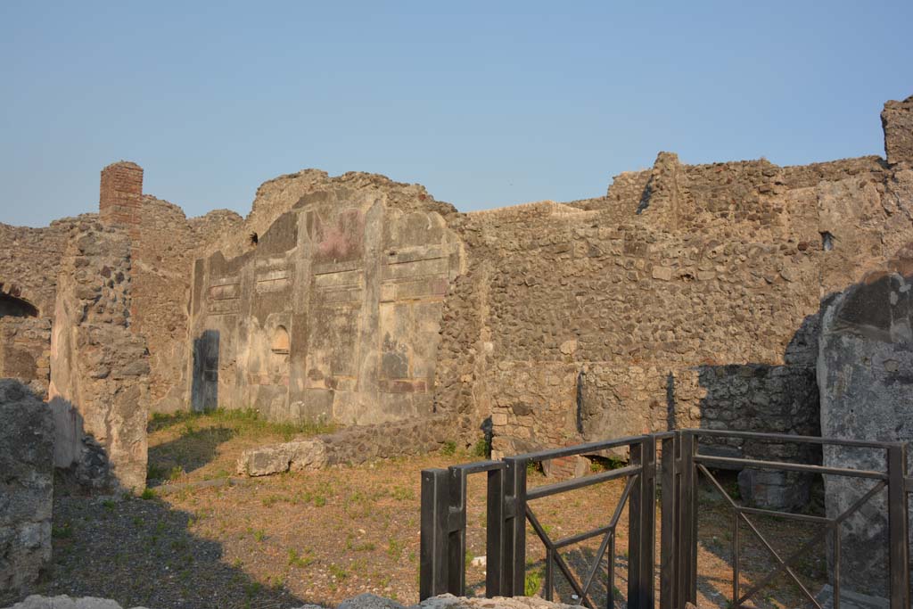 IX.3.2 Pompeii. July 2017. Looking across former atrium to garden area. 
Foto Annette Haug, ERC Grant 681269 DÉCOR.