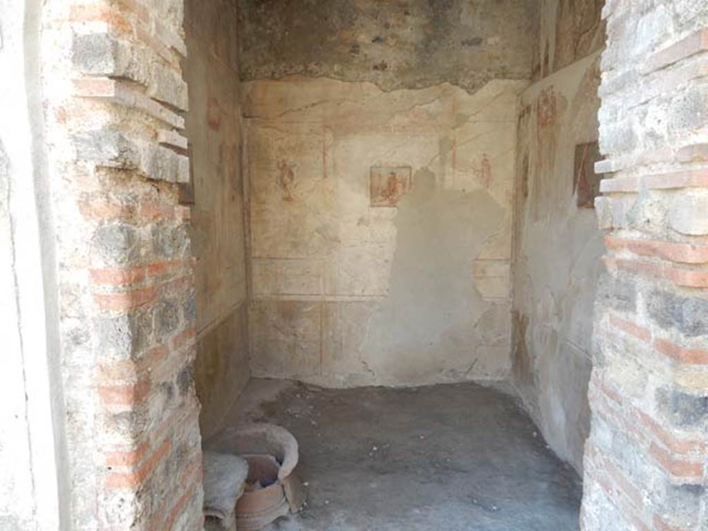 IX.3.5 Pompeii. May 2015. Room 16, looking south through doorway.
Photo courtesy of Buzz Ferebee.