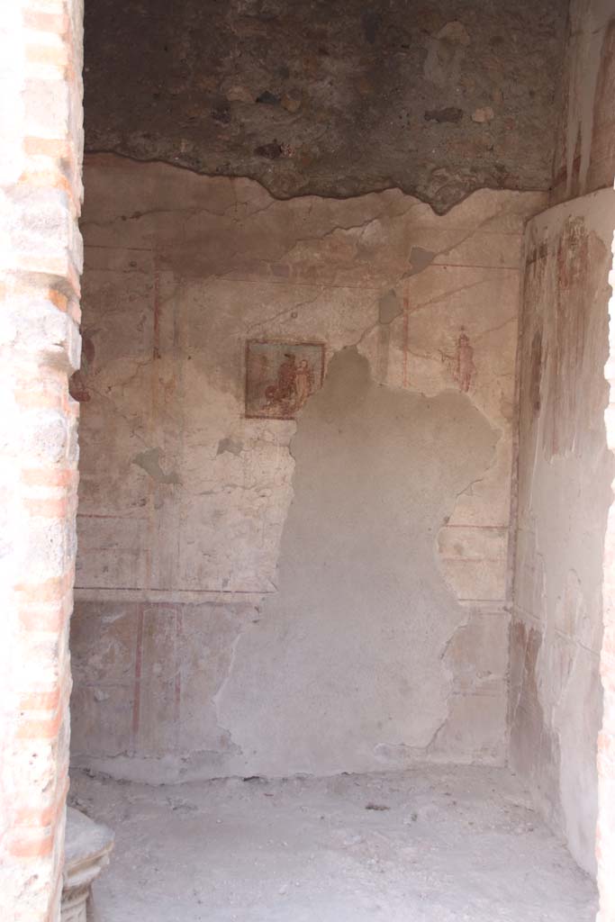 IX.3.5 Pompeii. September 2017. Room 16, looking south through doorway. 
Photo courtesy of Klaus Heese.