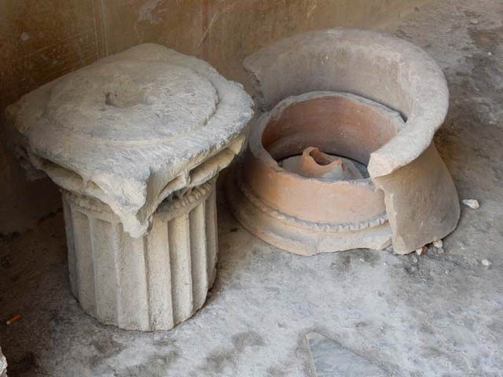 IX.3.5 Pompeii. May 2015. Room 16, items on display in north-east corner. 
Photo courtesy of Buzz Ferebee.
