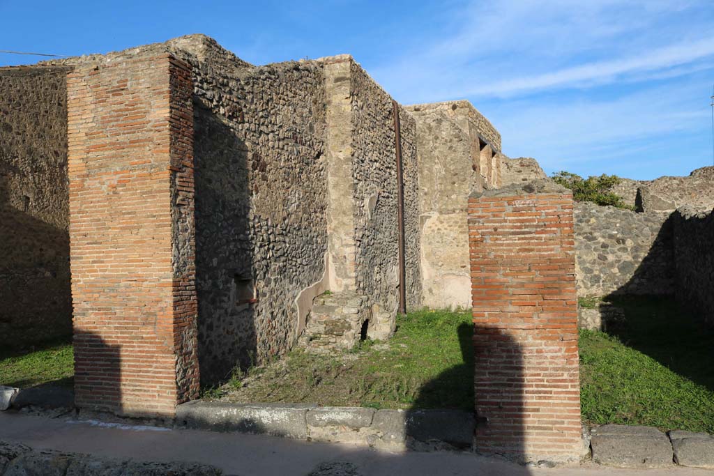 IX.3.7 Pompeii. December 2018. Looking east to entrance doorway. Photo courtesy of Aude Durand.