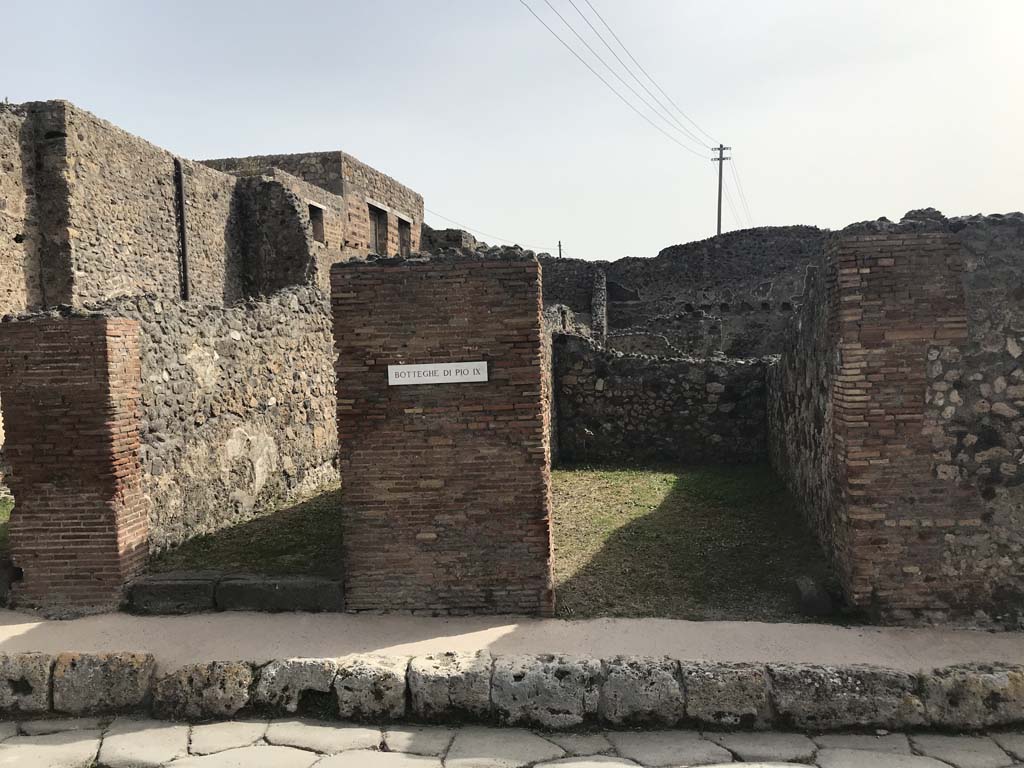 IX.3.9, on right. Pompeii. April 2019. Entrance doorway on east side of Via Stabiana.
According to Eschebach, IX.3.6-9 were used as a show excavation in the presence of Pope Pius IX, on 22nd October 1849.
See Eschebach, L., 1993. Gebäudeverzeichnis und Stadtplan der antiken Stadt Pompeji. Köln: Böhlau. (p.414).