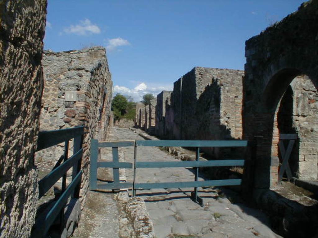 IX.3.11 Pompeii. September 2004.  Vicolo from Via Stabiana, looking east.