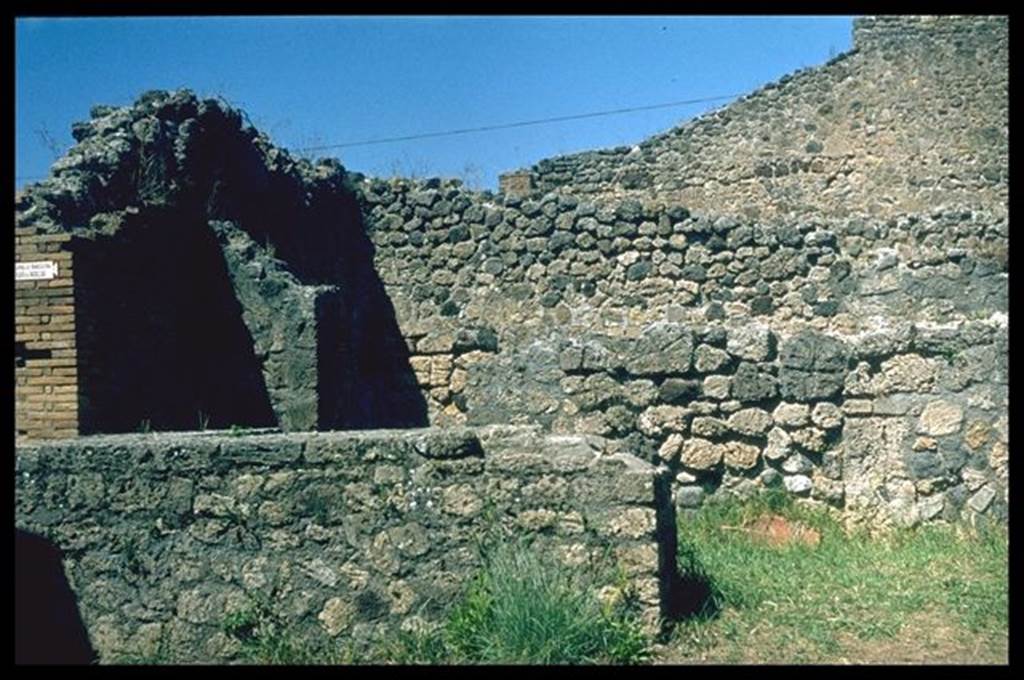 IX.3.11 Pompeii.  Counter looking north.  Photographed 1970-79 by Günther Einhorn, picture courtesy of his son Ralf Einhorn.