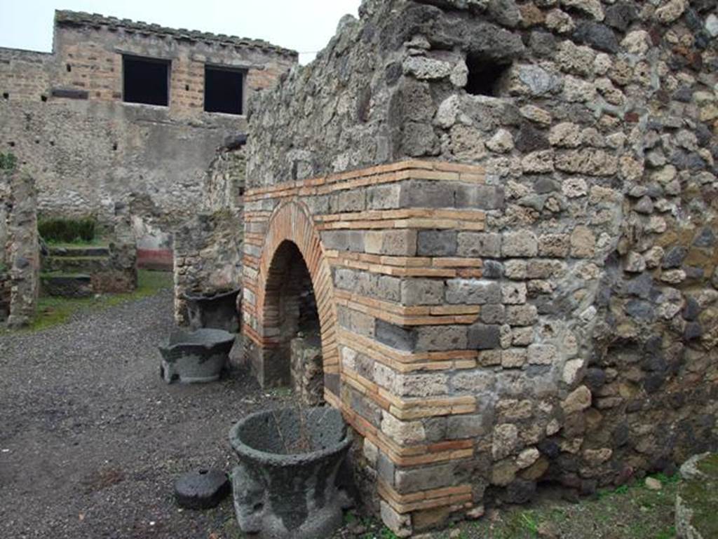 IX.3.12 Pompeii.  January 2008.   Looking north across the front of the oven.